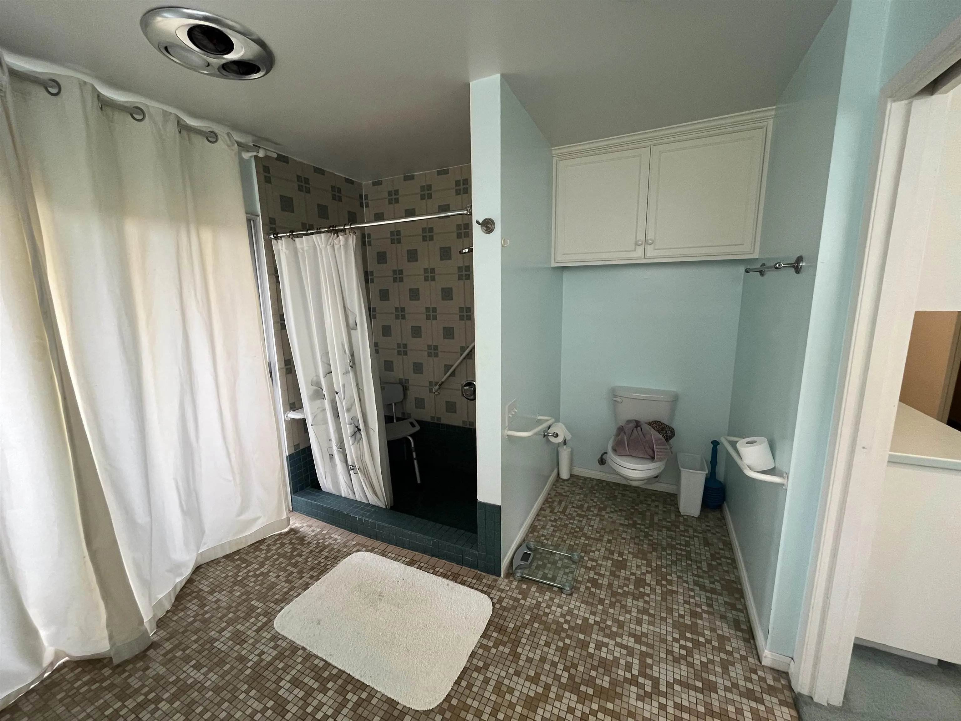 4688 Sun Valley Road Del Mar, CA 92014 - Photo 19 of 40 a bathroom with a sink toilet and shower