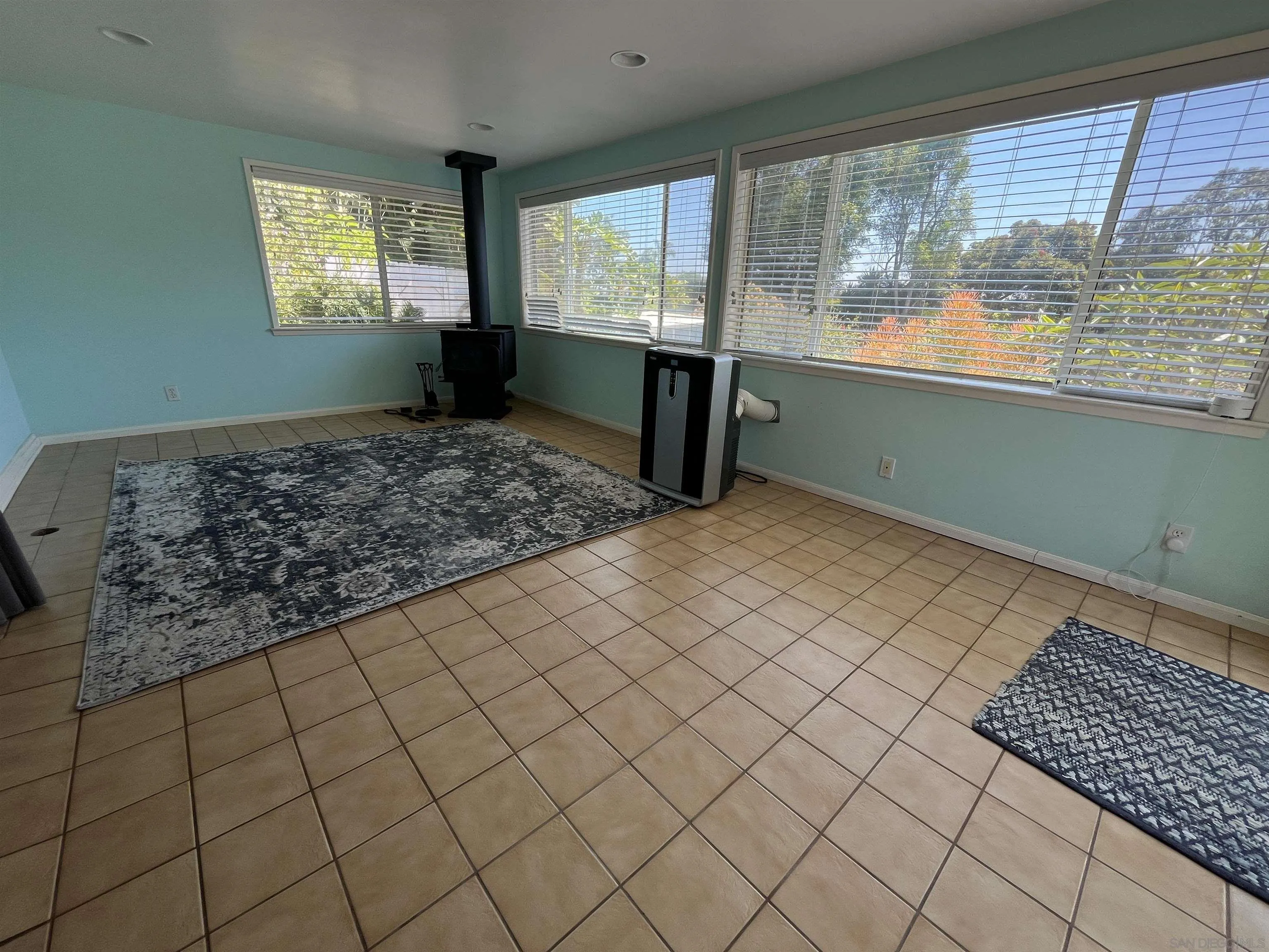 4688 Sun Valley Road Del Mar, CA 92014 - Photo 22 of 40 a view of empty room with window