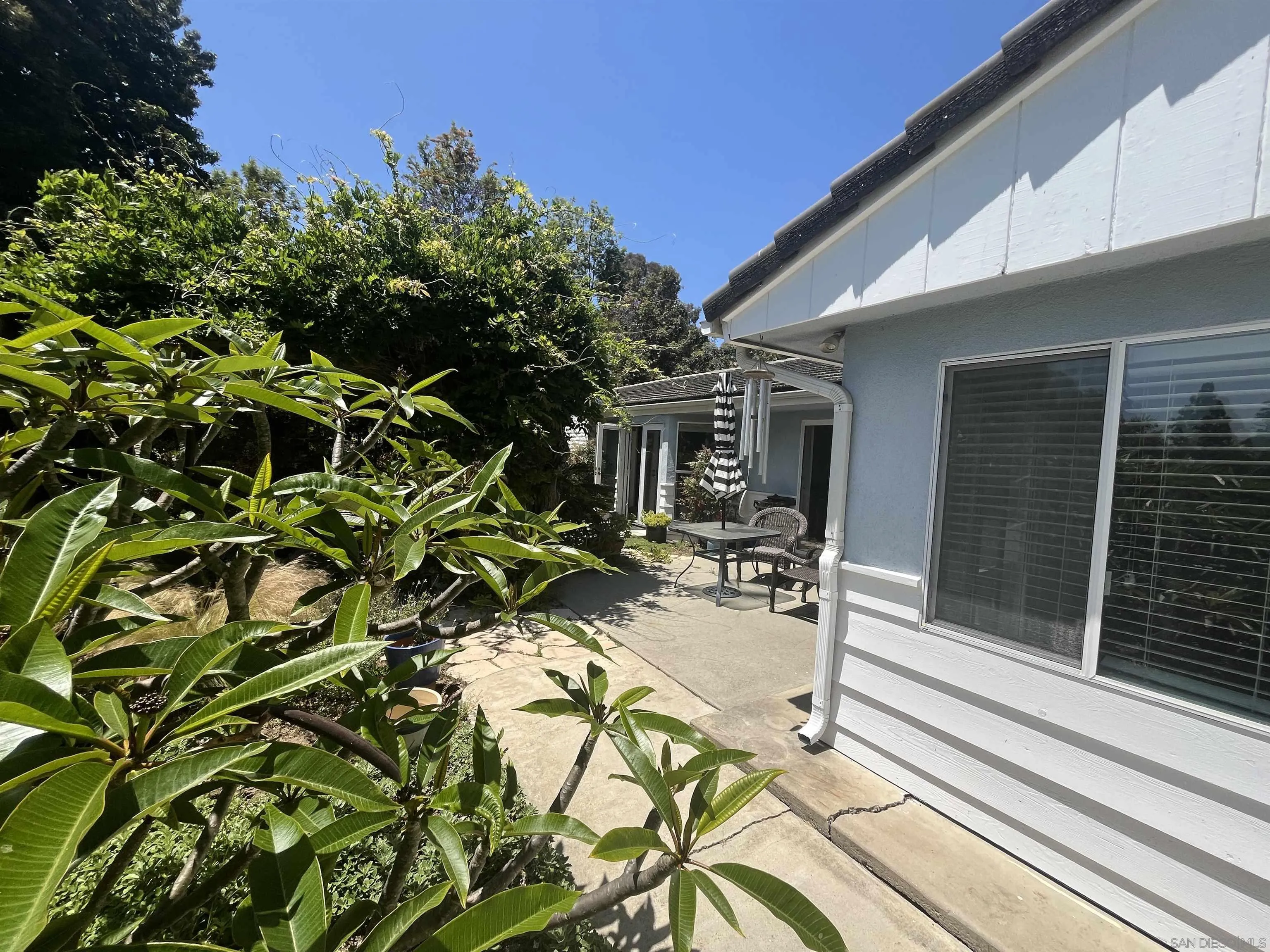 4688 Sun Valley Road Del Mar, CA 92014 - Photo 25 of 40 a view of a patio with table and chairs and potted plants