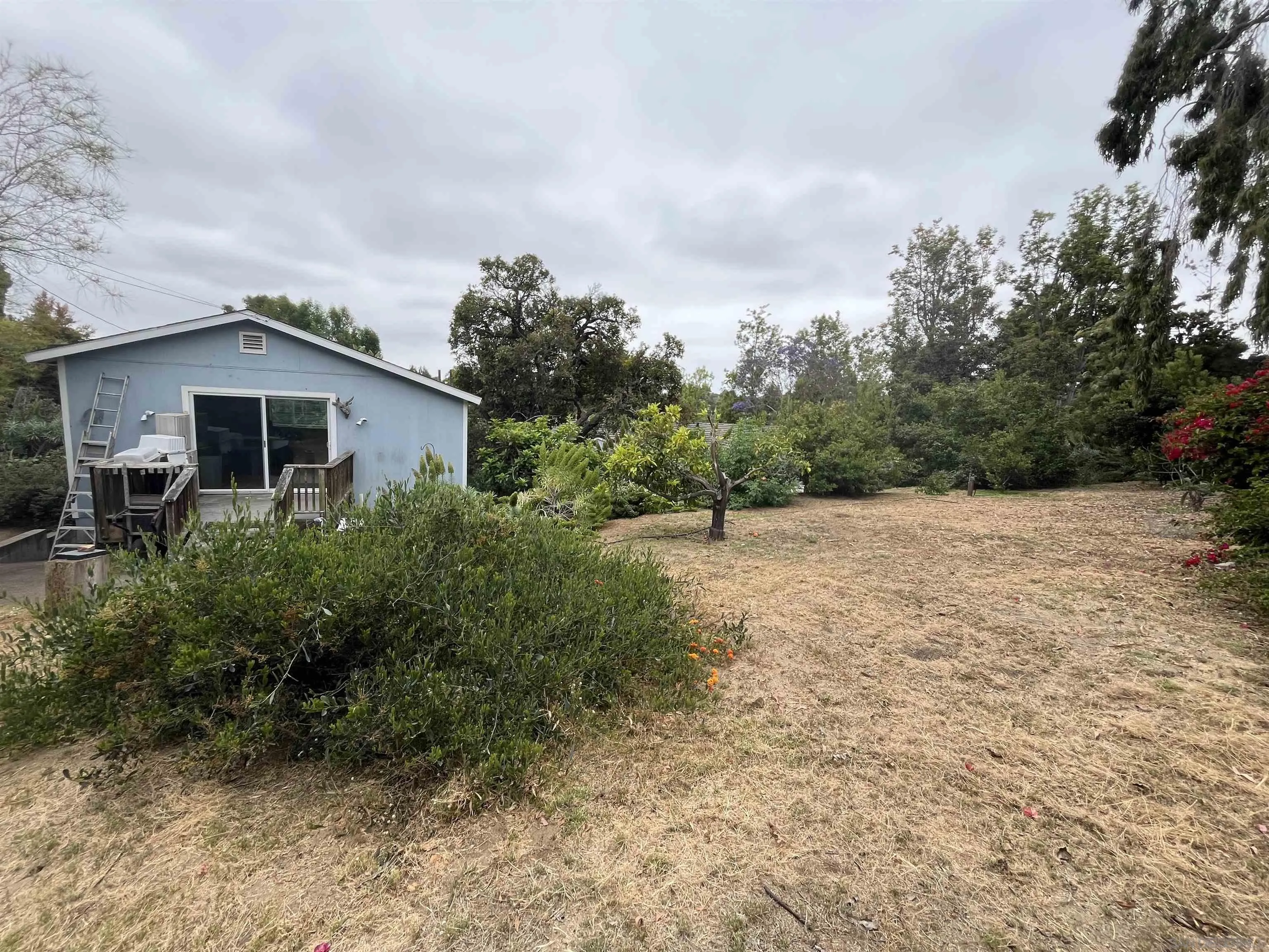 4688 Sun Valley Road Del Mar, CA 92014 - Photo 34 of 40 a backyard of a house with table and chairs