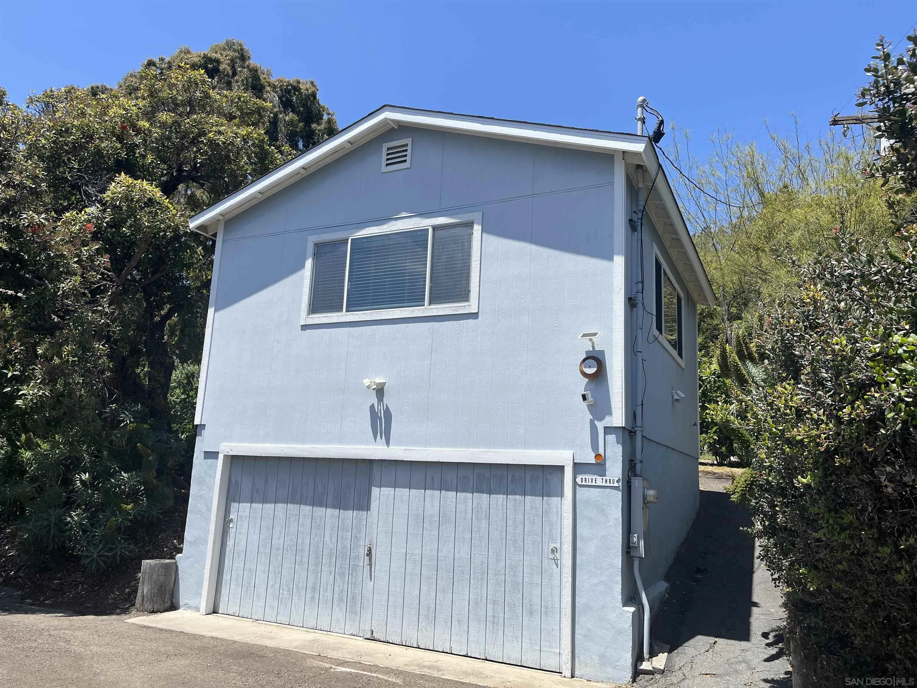 4688 Sun Valley Road Del Mar, CA 92014 - Photo 4 of 40 a front view of a house with a yard