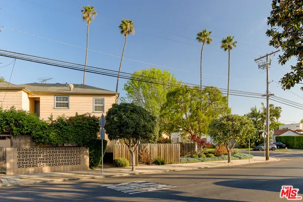 $1,795,000 | 1121 Grant Avenue, Venice, CA 90291