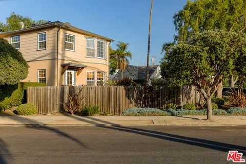 $1,795,000 | 1121 Grant Avenue, Venice, CA 90291