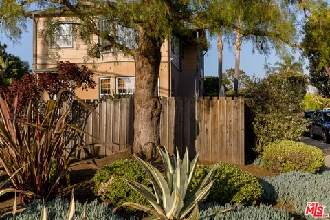 $1,795,000 | 1121 Grant Avenue, Venice, CA 90291