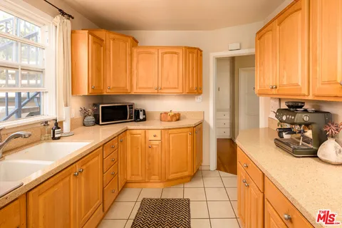 $1,795,000 | 1121 Grant Avenue, Venice, CA 90291