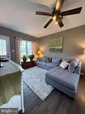 $2,900 | 16 Honeybee Avenue, Round Hill, VA 20141