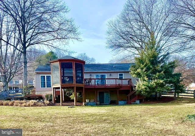 $2,900 | 16 Honeybee Avenue, Round Hill, VA 20141