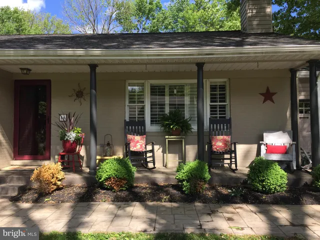 $2,900 | 16 Honeybee Avenue, Round Hill, VA 20141