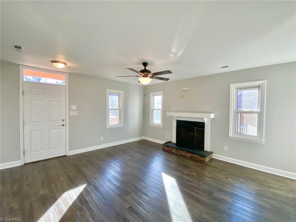 955 Ridgeview Avenue Winston-Salem, NC 27127 - Photo 5 of 16 Living Room