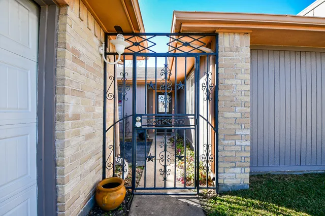 $275,000 | 2115 Barrington Pl Drive, Sugar Land, TX 77478