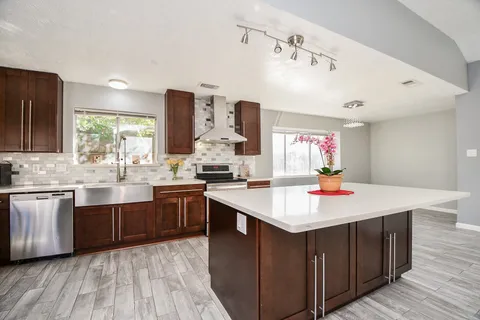 $250,000 | 2115 Barrington Pl Drive, Sugar Land, TX 77478
