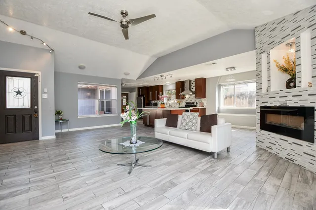 $275,000 | 2115 Barrington Pl Drive, Sugar Land, TX 77478