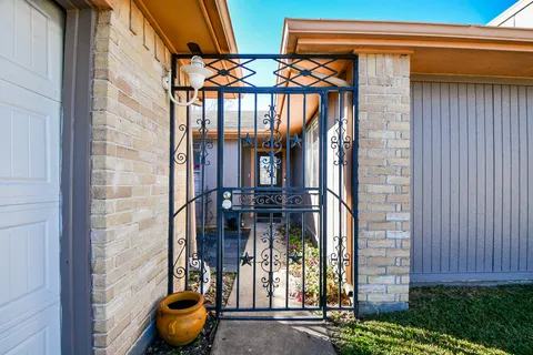 $250,000 | 2115 Barrington Pl Drive, Sugar Land, TX 77478