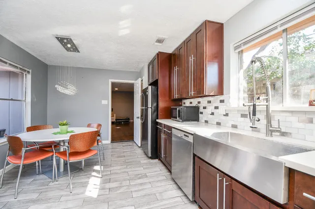 $275,000 | 2115 Barrington Pl Drive, Sugar Land, TX 77478