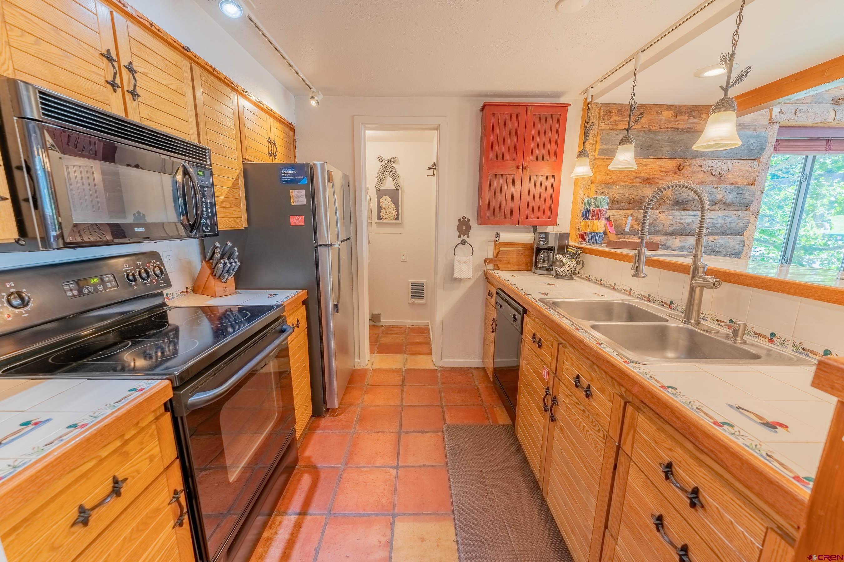 11 Hunter Hill Road, Unit 403 Crested Butte, CO 81225 - Photo 14 of 35 Gallery Image 14