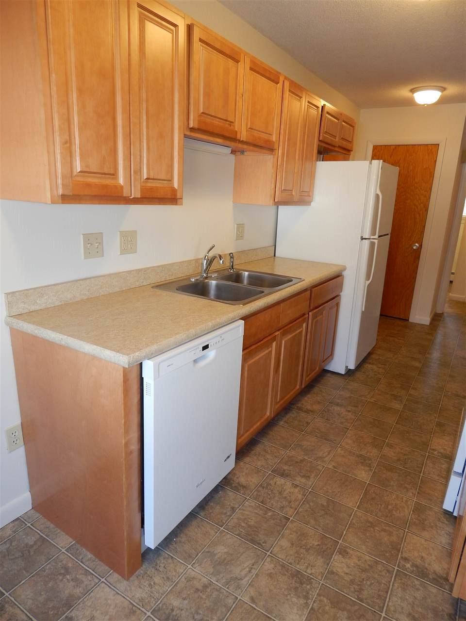 89 Winnacunnet Road, Unit 3 Hampton, NH 03842 - Photo 2 of 21 Gallery Image 2