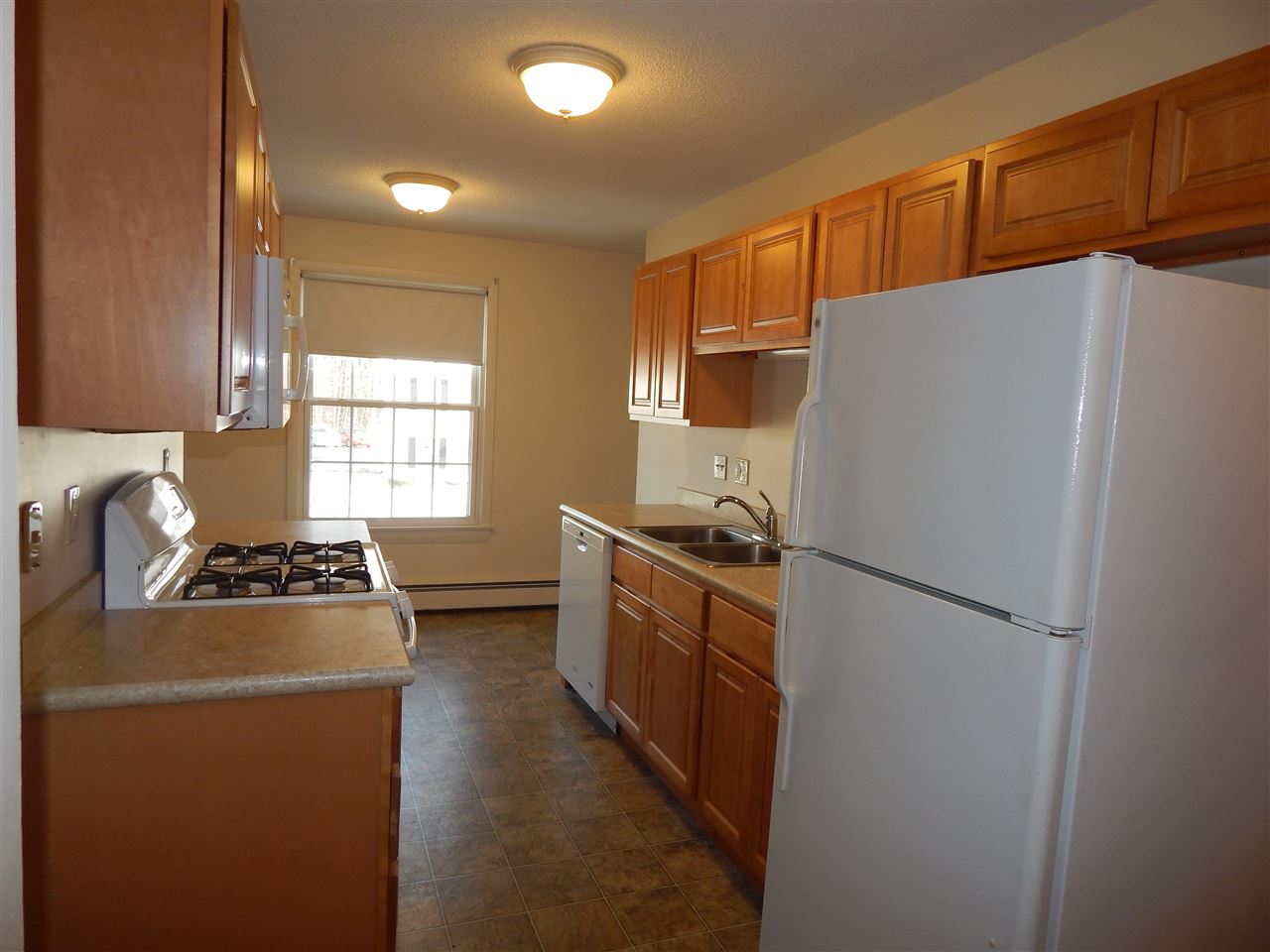 89 Winnacunnet Road, Unit 3 Hampton, NH 03842 - Photo 4 of 21 Gallery Image 4