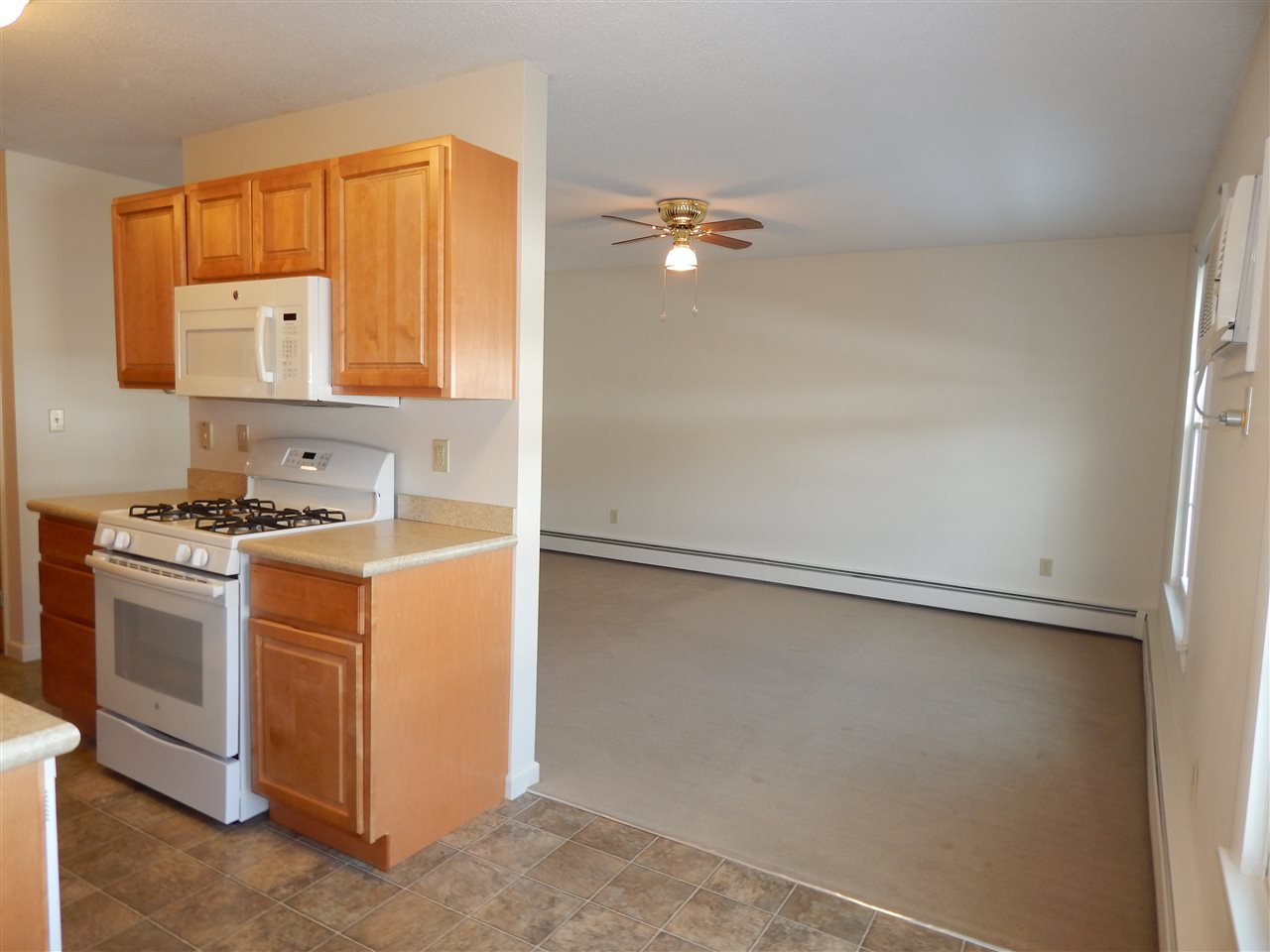89 Winnacunnet Road, Unit 3 Hampton, NH 03842 - Photo 9 of 21 Gallery Image 9