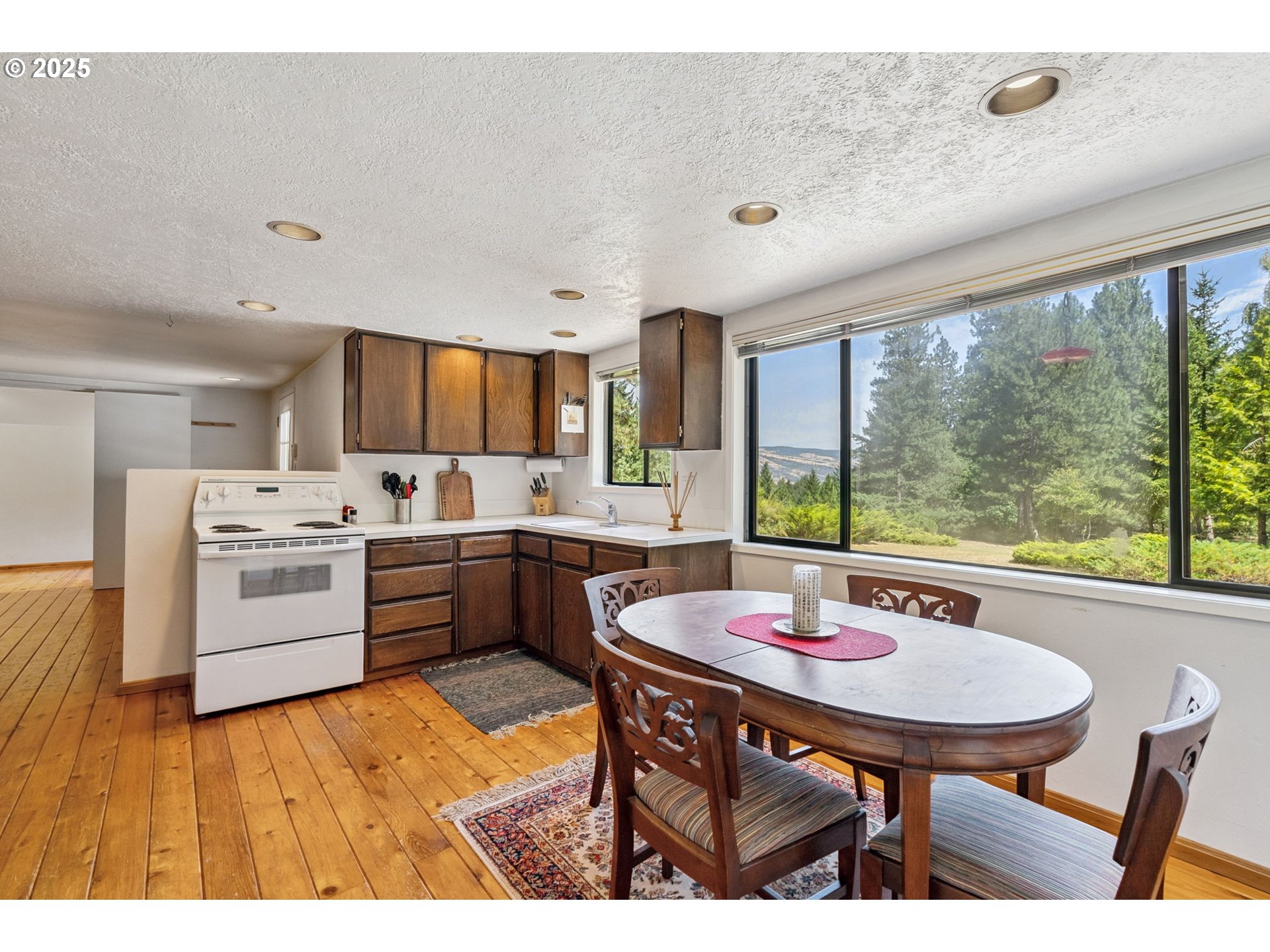 1910 Proctor Road Mosier, OR 97040 - Photo 17 of 43 Dining Area