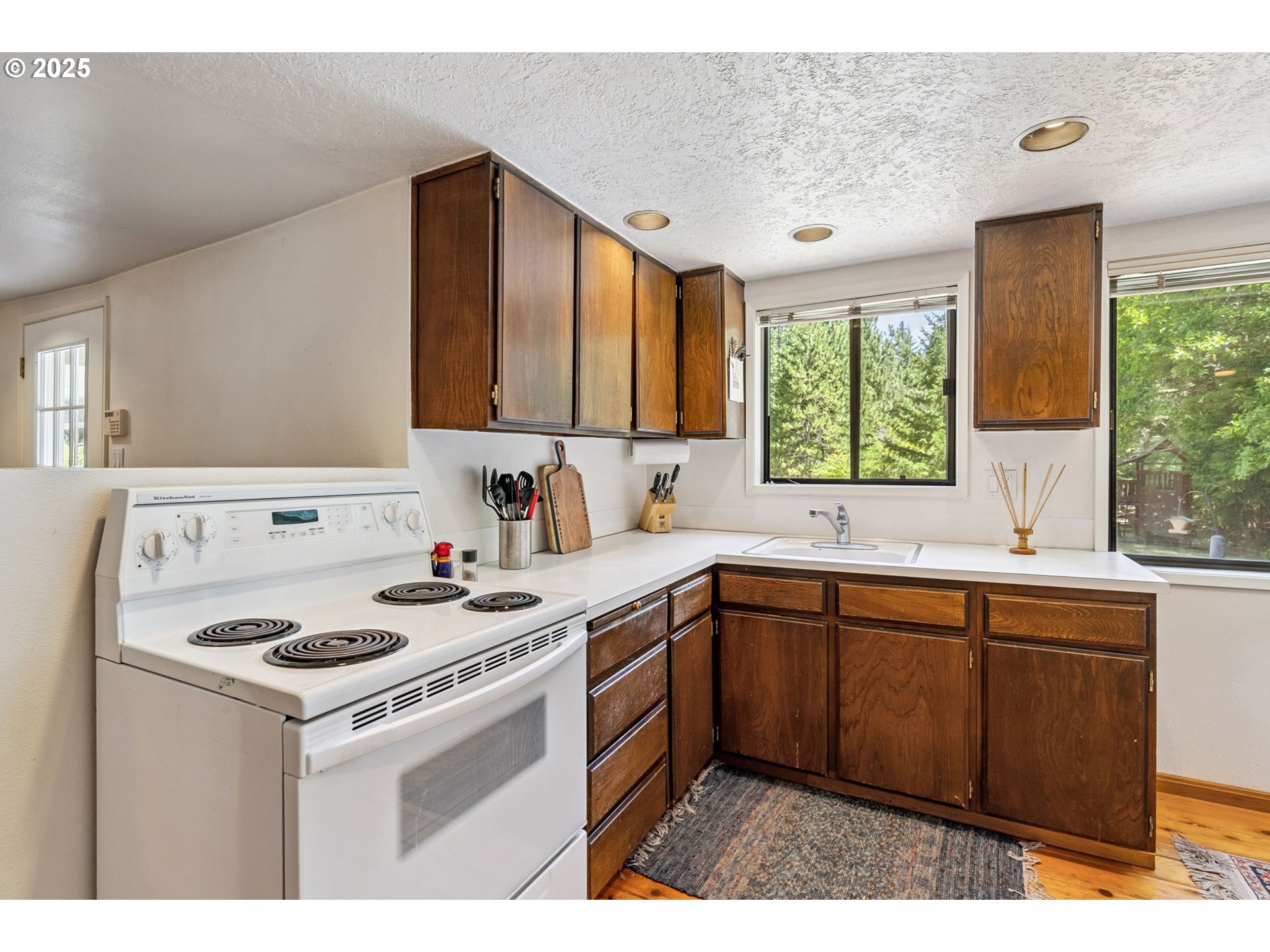 1910 Proctor Road Mosier, OR 97040 - Photo 19 of 43 Bedroom