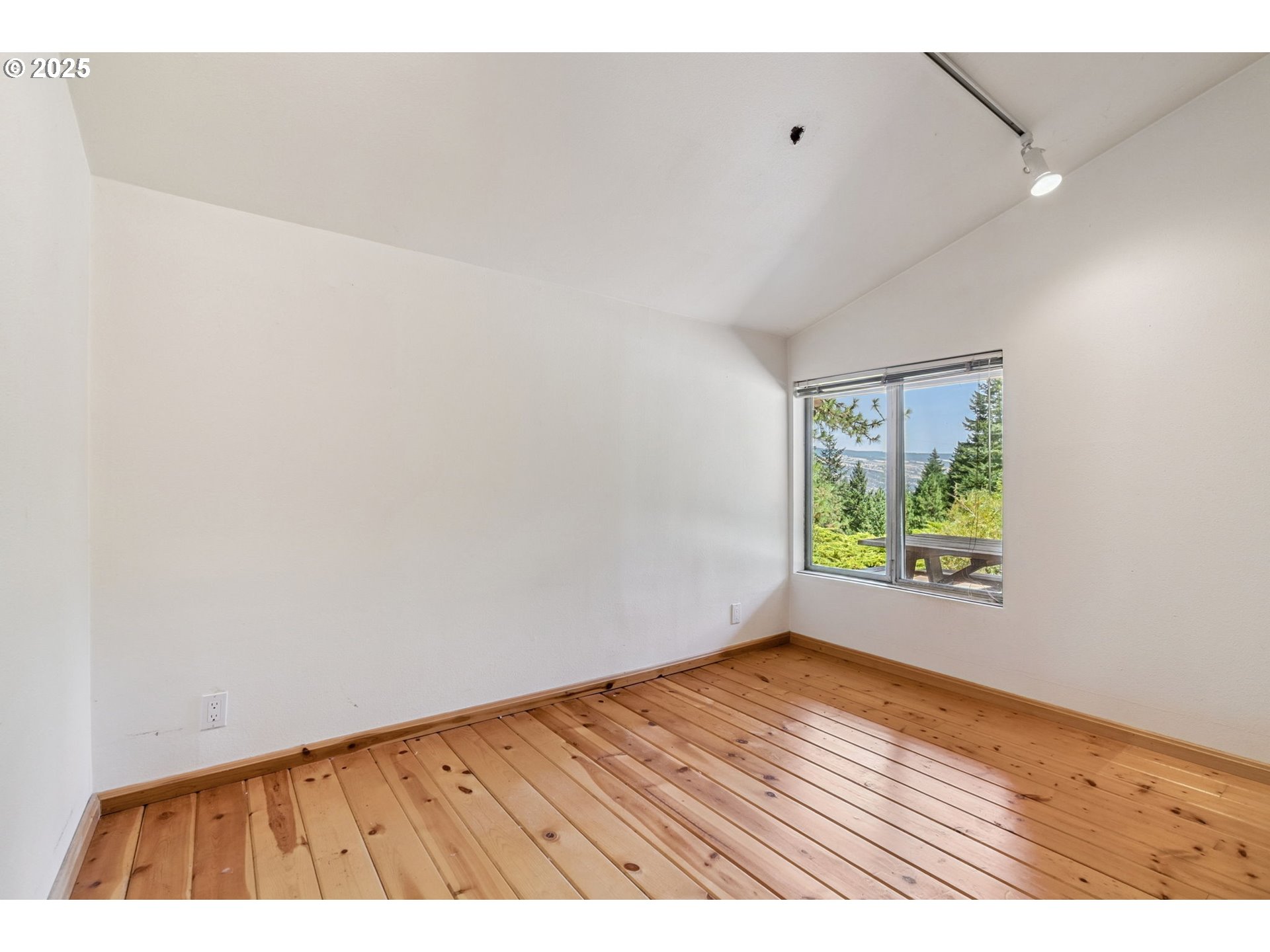 1910 Proctor Road Mosier, OR 97040 - Photo 21 of 43