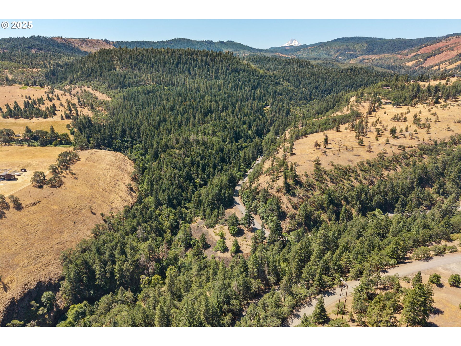 1910 Proctor Road Mosier, OR 97040 - Photo 37 of 43 Living Room