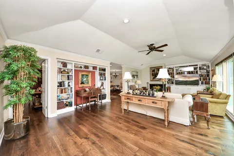 $599,000 | 31 Bendwood Drive, Sugar Land, TX 77478