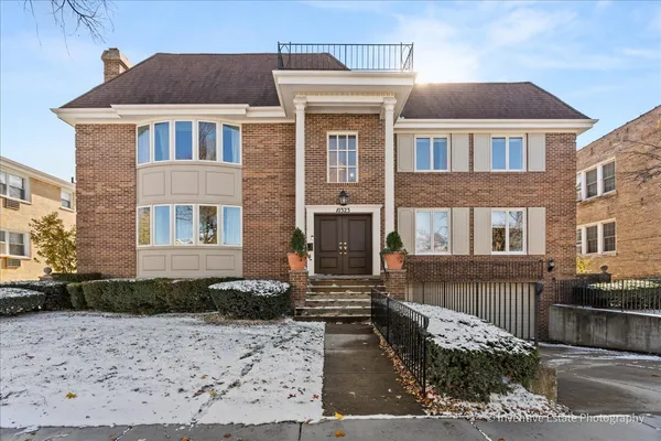 $3,200 | 10323 Canterbury Street, Unit 2, Westchester, IL 60154