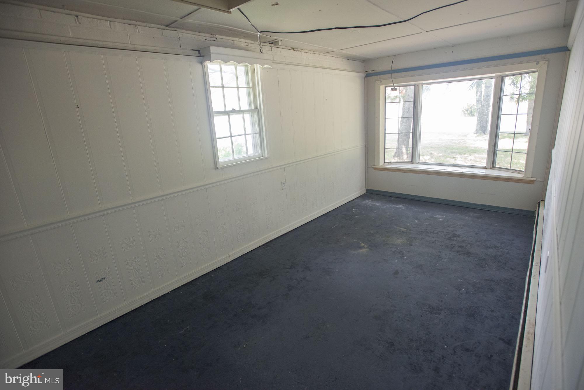 874-884 Delta Road Red Lion, PA 17356 - Photo 19 of 27 an empty room with windows
