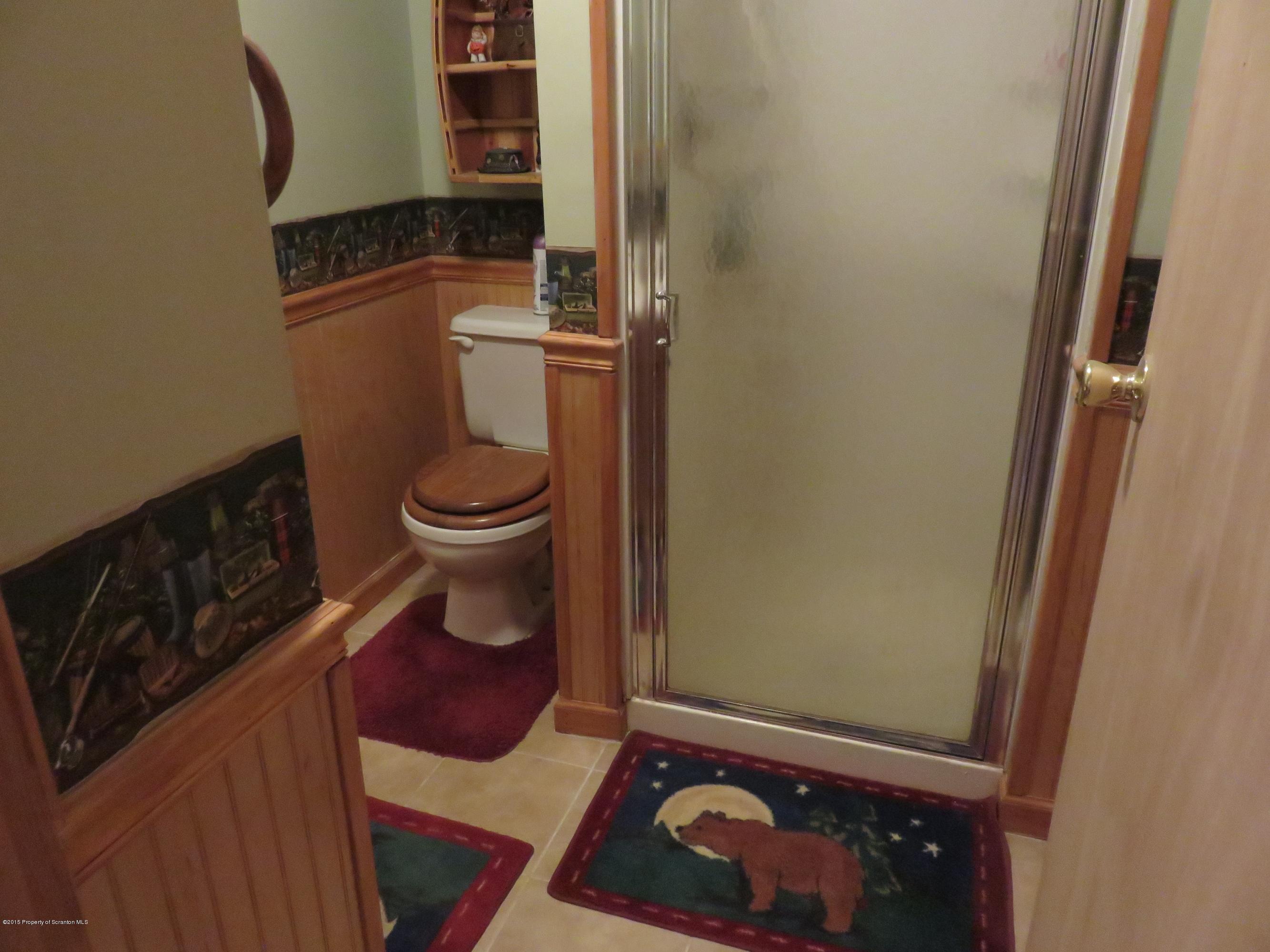 138 Spring Hill Road Moscow, PA 18444 - Photo 9 of 30 a bathroom with a toilet