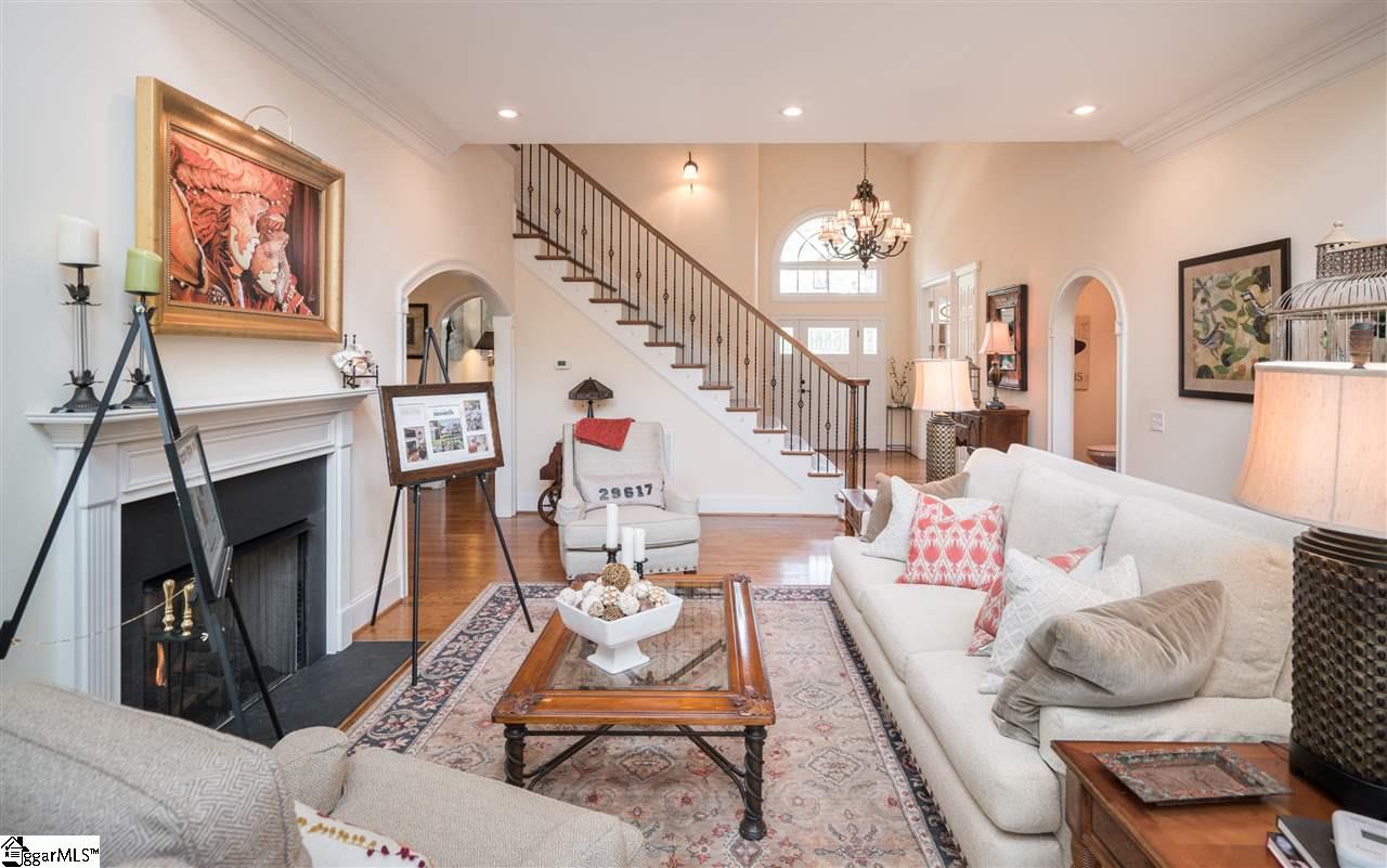 19 West Round Hill Road Greenville, SC 29617 - Photo 3 of 36 Gallery Image 3