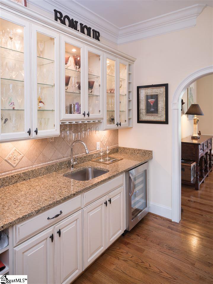 19 West Round Hill Road Greenville, SC 29617 - Photo 4 of 36 Gallery Image 4