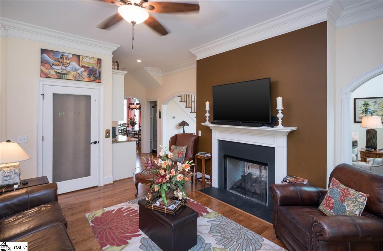 19 West Round Hill Road Greenville, SC 29617 - Photo 5 of 36 Gallery Image 5