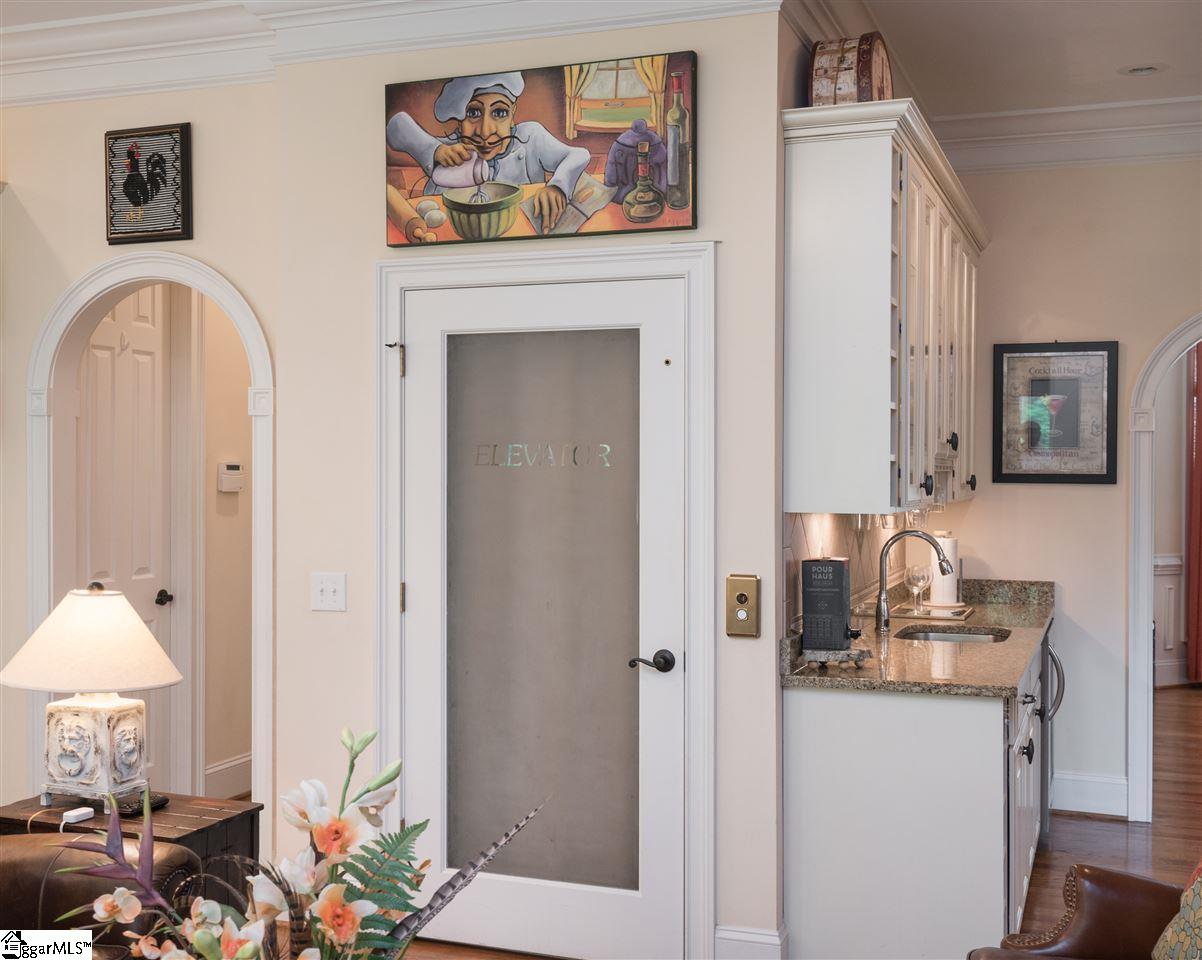 19 West Round Hill Road Greenville, SC 29617 - Photo 6 of 36 Gallery Image 6