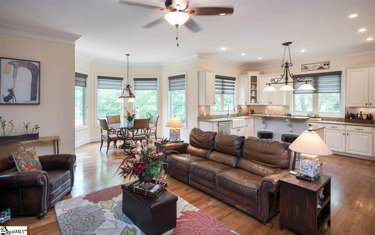 19 West Round Hill Road Greenville, SC 29617 - Photo 7 of 36 Gallery Image 7