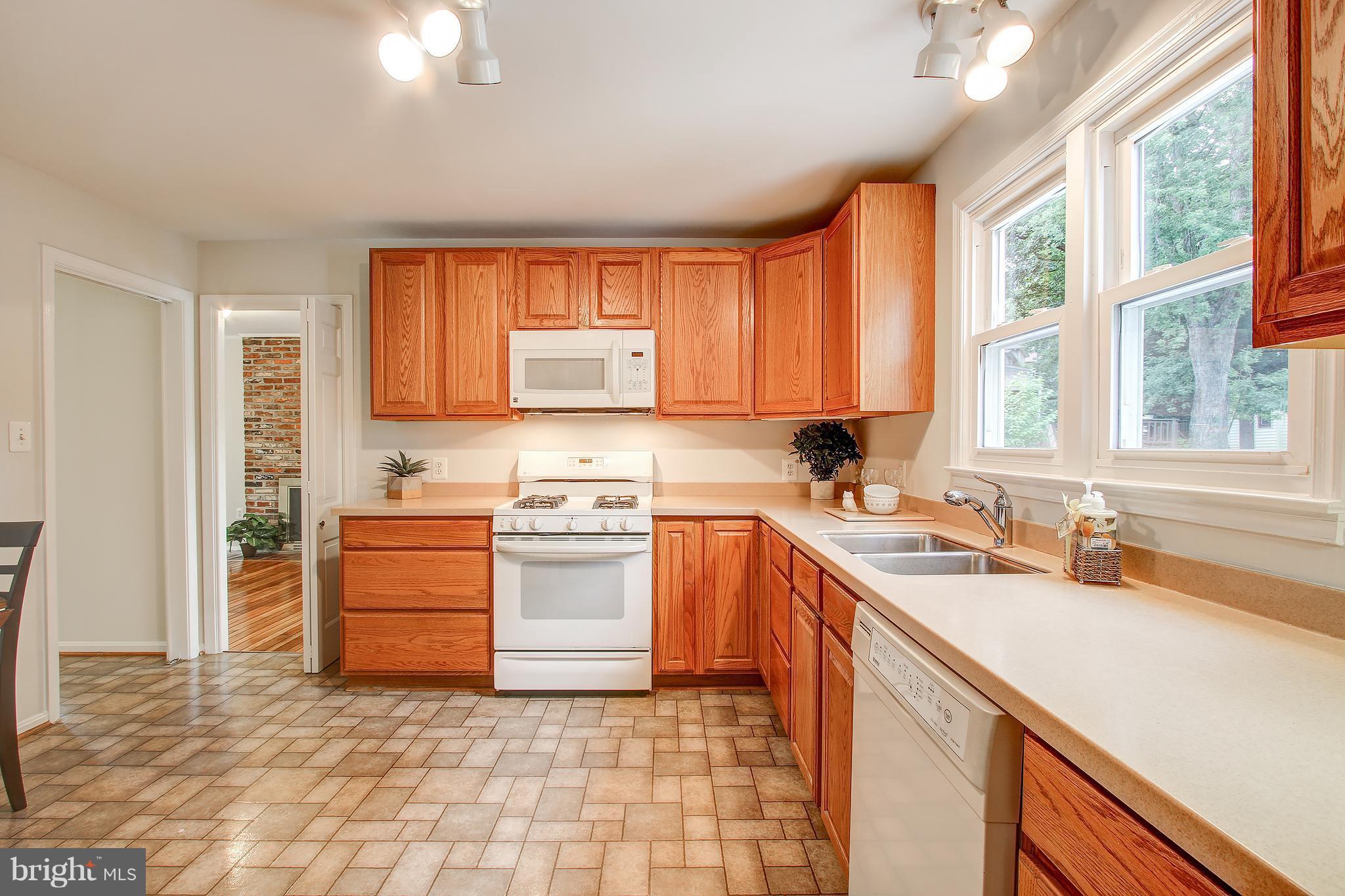 1600 Crestline Road Silver Spring, MD 20904 - Photo 5 of 19 Kitchen