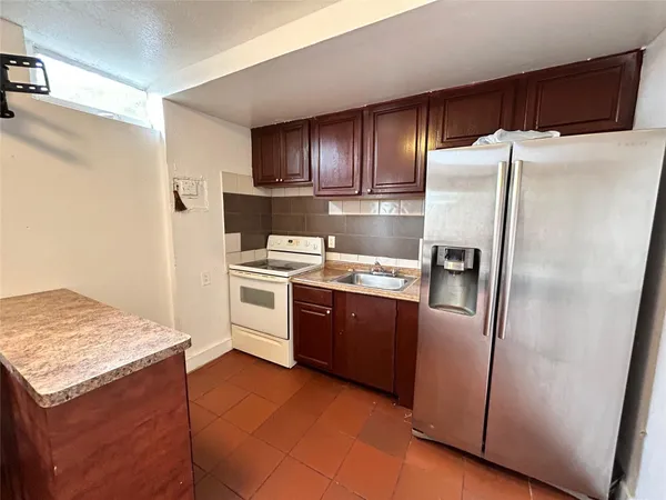 $1,600 | 112 Newton Road, Unit BACK, West Park, FL 33023