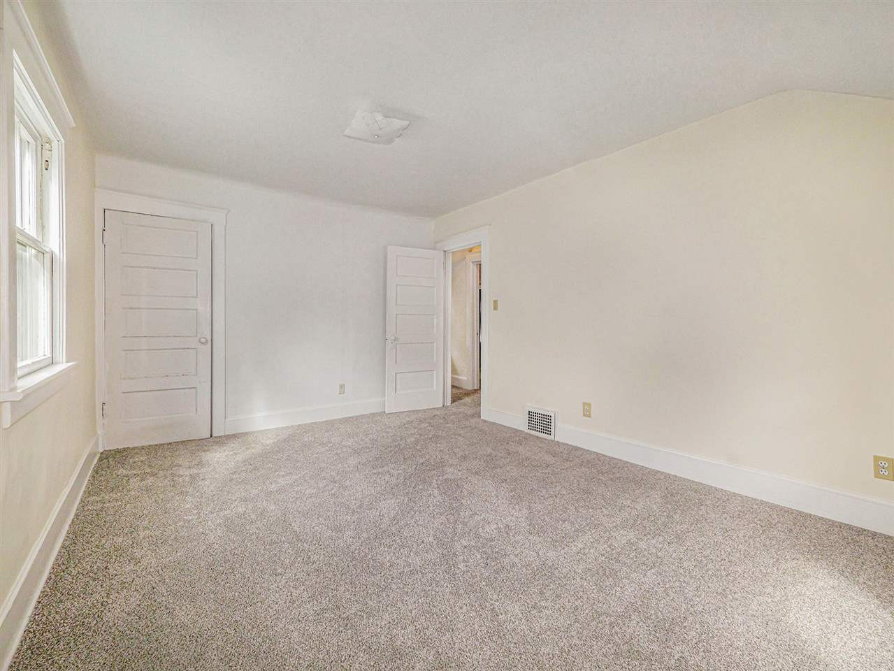 1316 Rhodes Street Jackson, MI 49202 - Photo 5 of 25 Photo 7