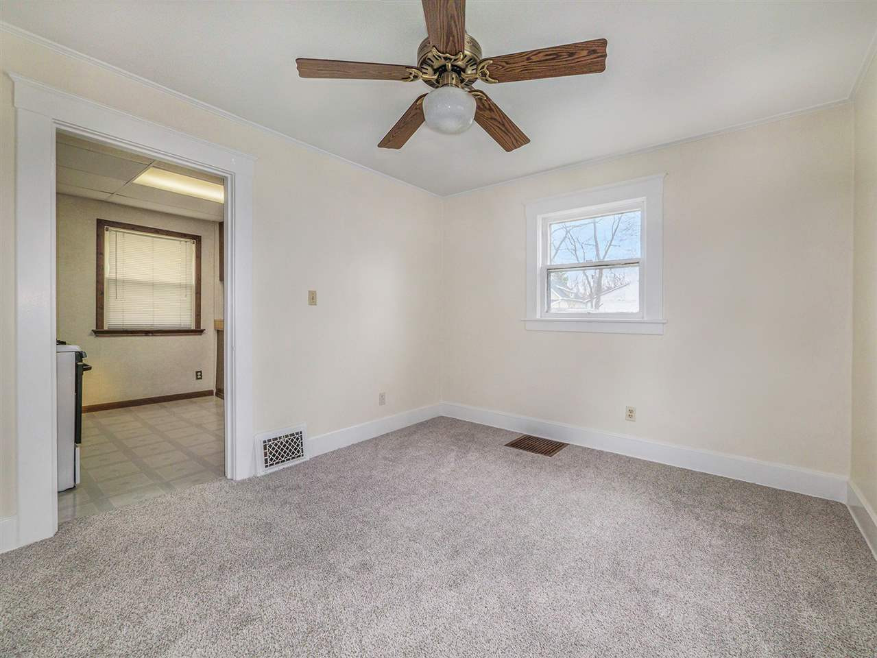 1316 Rhodes Street Jackson, MI 49202 - Photo 7 of 25 Photo 9