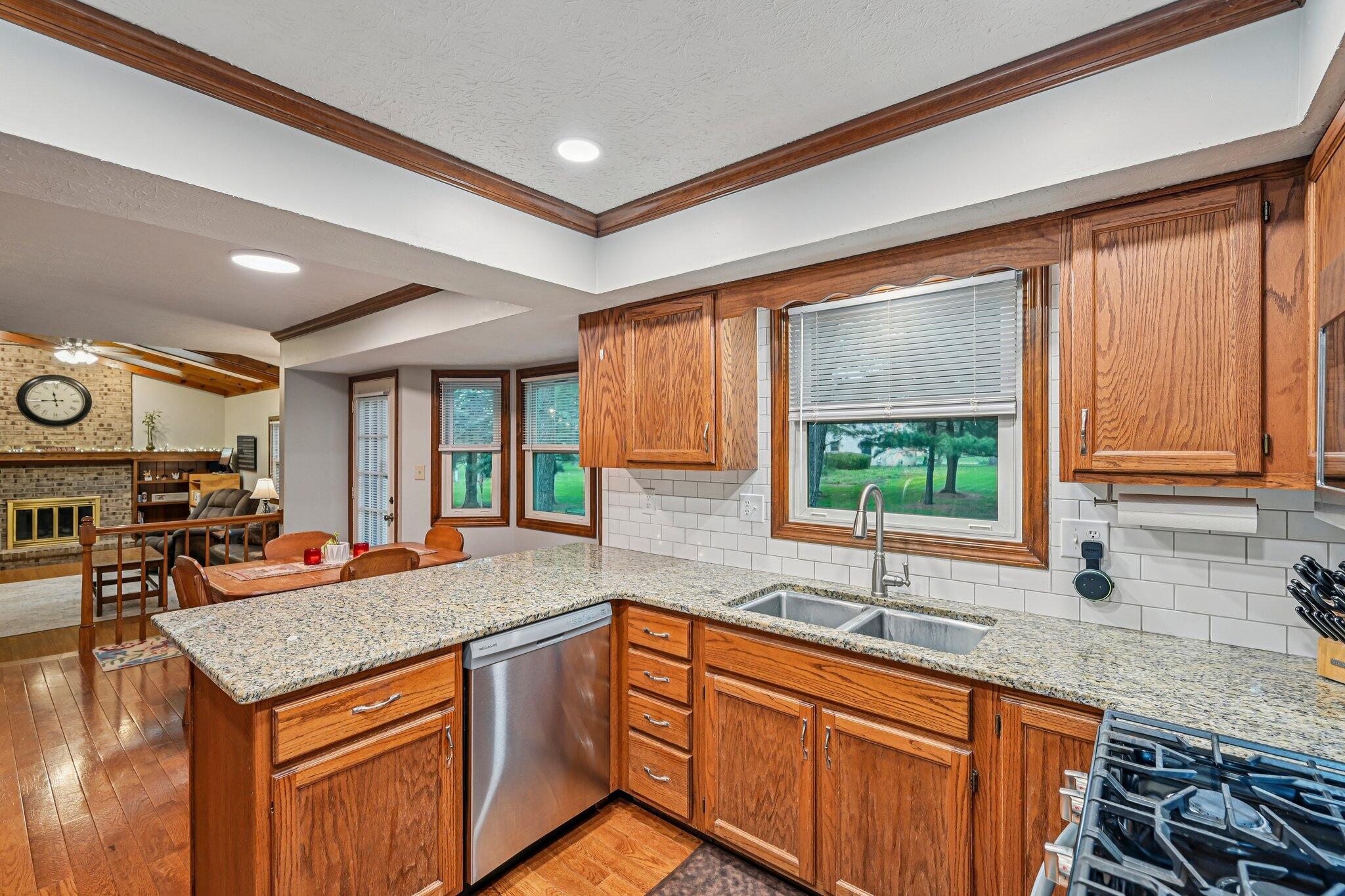 12324 Raintree Avenue Pickerington, OH 43147 - Photo 9 of 55 Kitchen