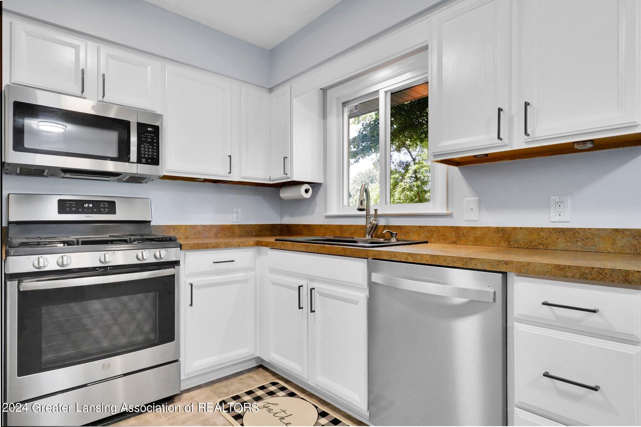 6426 Rosedale Road Lansing, MI 48911 - Photo 22 of 33 Kitchen