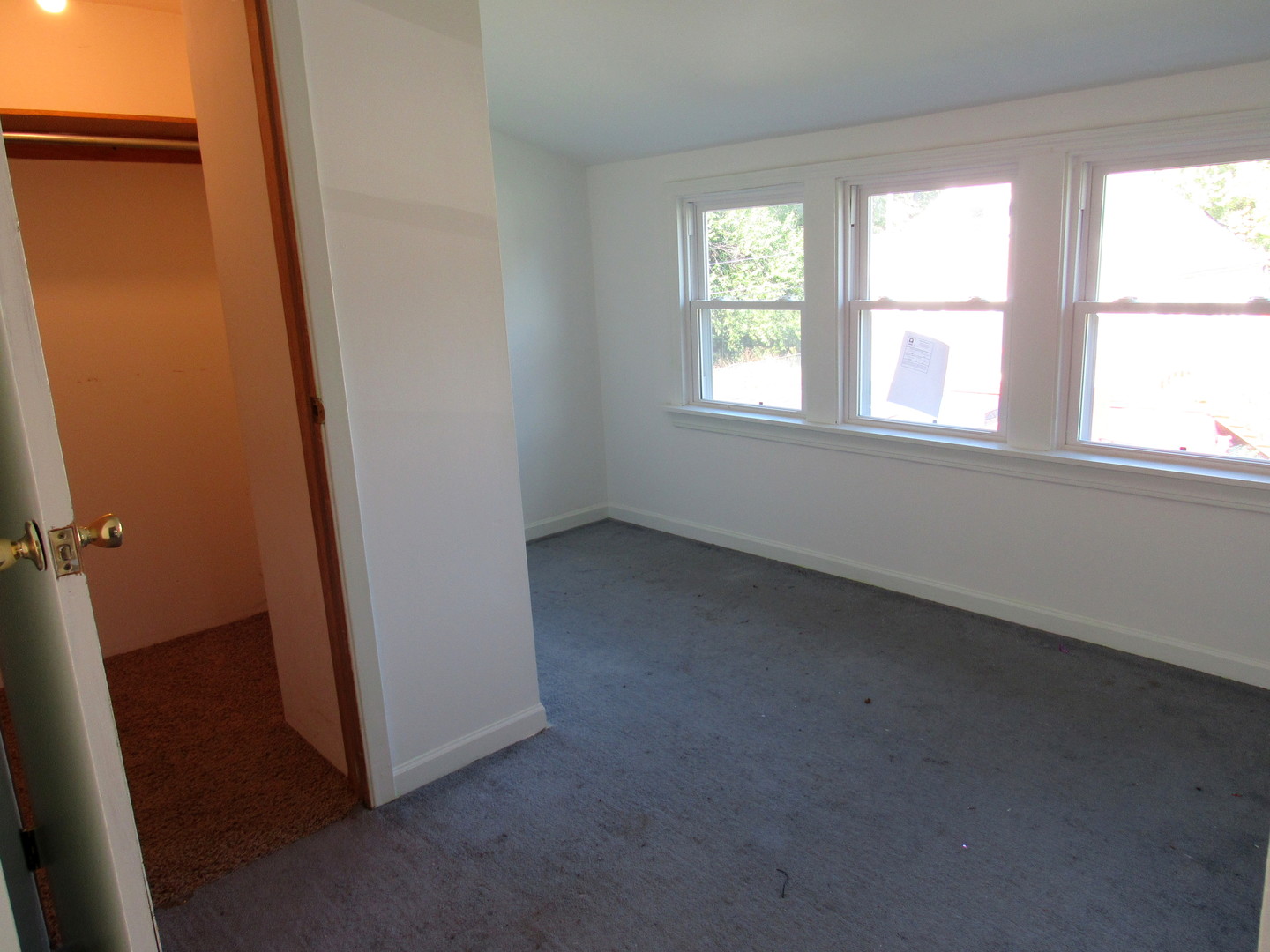 14446 Ridgeway Avenue Midlothian, IL 60445 - Photo 15 of 18 an empty room with windows