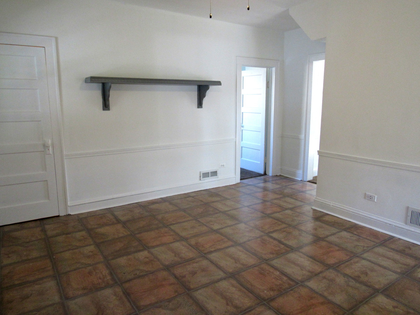 14446 Ridgeway Avenue Midlothian, IL 60445 - Photo 9 of 18 an empty room with a empty space