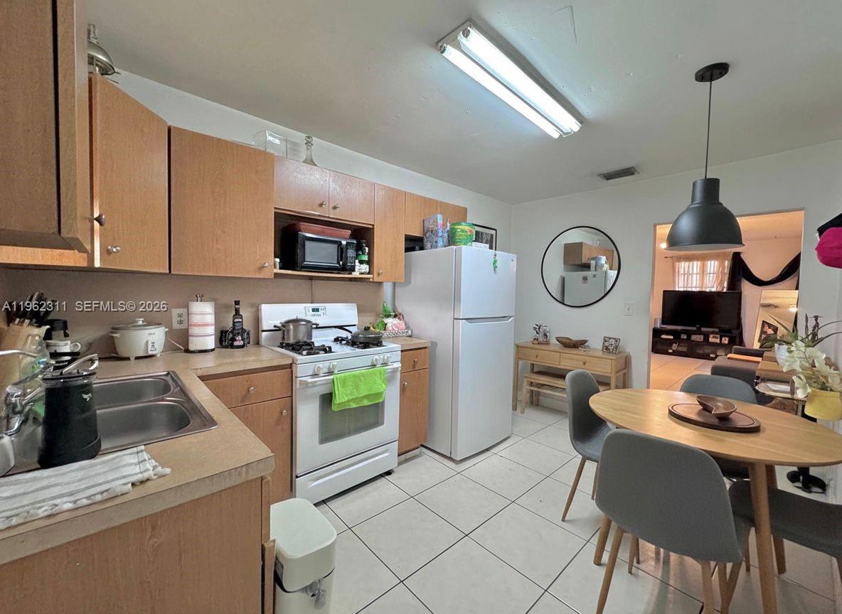 367 East 20th Street, Unit 369 Hialeah, FL 33010 - Photo 5 of 10