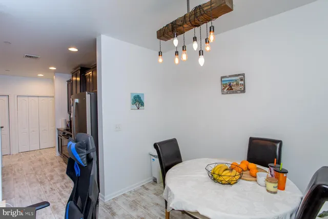 a kitchen that has a lot of cabinets