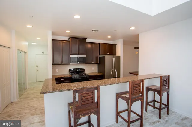 a view of a livingroom with furniture and a ceiling fan