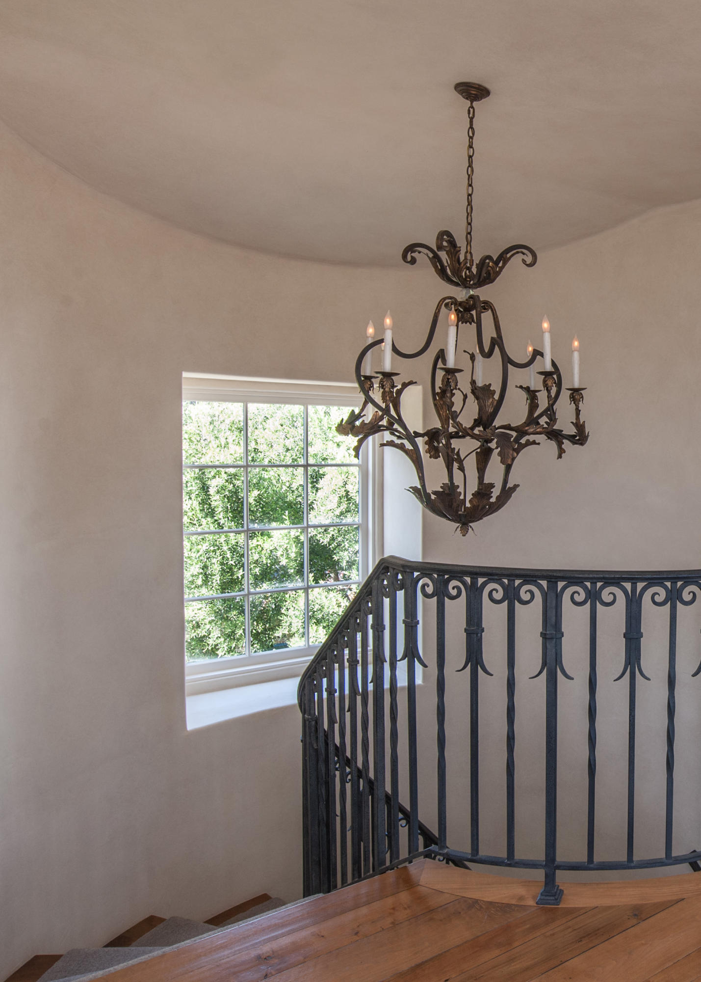 285 Toro Canyon Road Carpinteria, CA 93013 - Photo 11 of 26 Stairwell