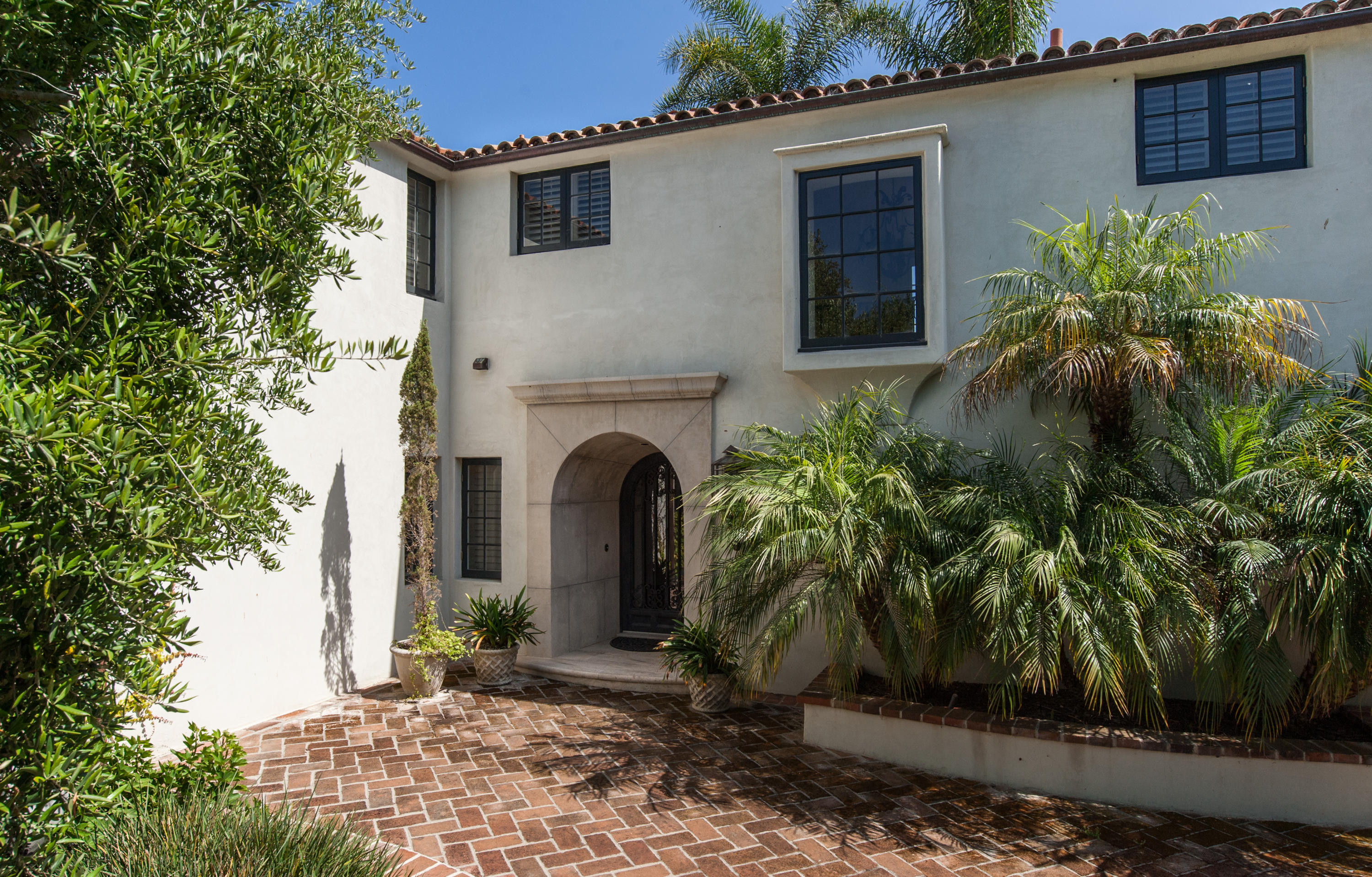 285 Toro Canyon Road Carpinteria, CA 93013 - Photo 4 of 26 Front