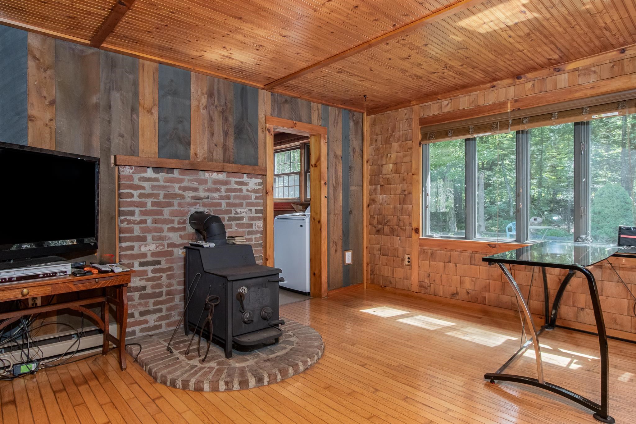 163 Bog Road Goffstown, NH 03045 - Photo 8 of 40 Gallery Image 8