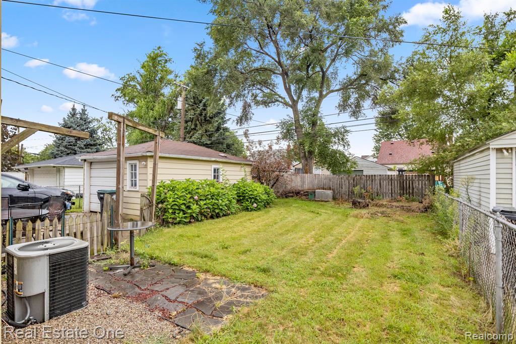 18035 Reed Street Melvindale, MI 48122 - Photo 32 of 37